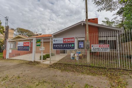 Casa à venda com 194m², 3 quartos e 2 vagas Casa à venda com 194m², 3 quartos e 2 vagasFachada