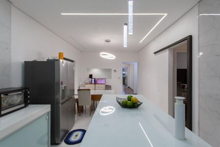 Casa à venda com 360m², 4 quartos e 3 vagas Casa à venda com 360m², 4 quartos e 3 vagasCozinha e Sala de Jantar