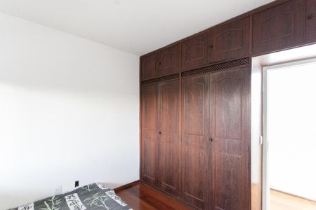 Casa à venda com 360m², 4 quartos e 3 vagas Casa à venda com 360m², 4 quartos e 3 vagasQuarto 2