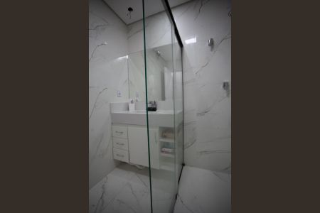 Casa à venda com 360m², 4 quartos e 3 vagas Casa à venda com 360m², 4 quartos e 3 vagasBanheiro da Suíte 1