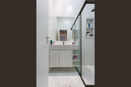 Casa à venda com 360m², 4 quartos e 3 vagas Casa à venda com 360m², 4 quartos e 3 vagasBanheiro da Suíte 2