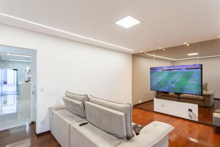 Casa à venda com 360m², 4 quartos e 3 vagas Casa à venda com 360m², 4 quartos e 3 vagasSala