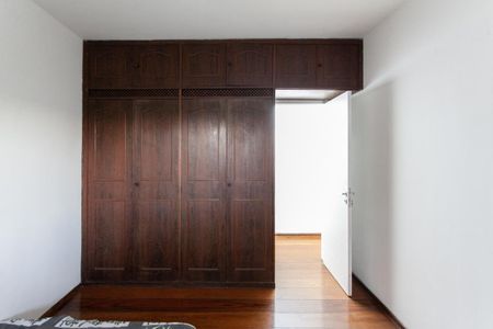 Casa à venda com 360m², 4 quartos e 3 vagas Casa à venda com 360m², 4 quartos e 3 vagasQuarto 2