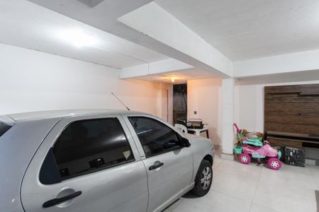 Casa à venda com 360m², 4 quartos e 3 vagas Casa à venda com 360m², 4 quartos e 3 vagasGaragem