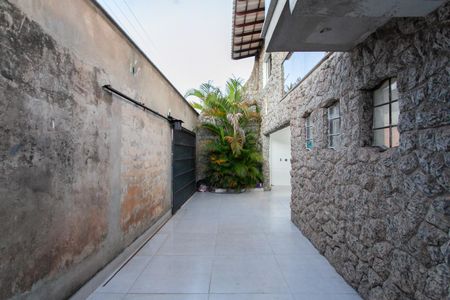 Casa à venda com 360m², 4 quartos e 3 vagas Casa à venda com 360m², 4 quartos e 3 vagasGaragem