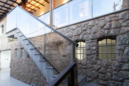 Casa à venda com 360m², 4 quartos e 3 vagas Casa à venda com 360m², 4 quartos e 3 vagasEntrada