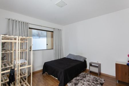 Casa à venda com 360m², 4 quartos e 3 vagas Casa à venda com 360m², 4 quartos e 3 vagasQuarto 1