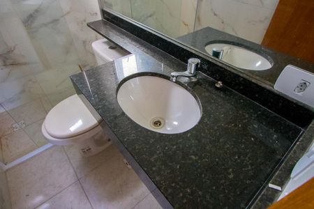 Casa à venda com 114m², 2 quartos e 3 vagasBanheiro do quarto 2