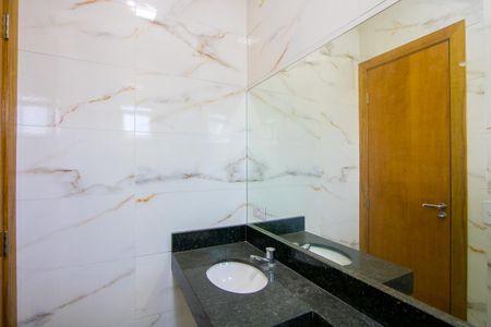 Casa à venda com 114m², 2 quartos e 3 vagasBanheiro do quarto 1