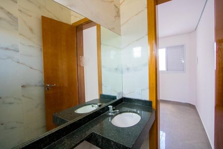 Casa à venda com 114m², 2 quartos e 3 vagasBanheiro do quarto 2