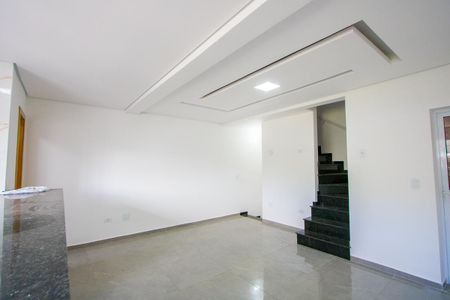 Casa à venda com 114m², 2 quartos e 3 vagasSala