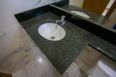 Casa à venda com 114m², 2 quartos e 3 vagasBanheiro do quarto 1