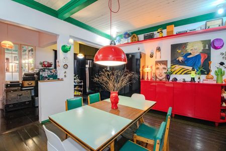 Casa à venda com 199m², 3 quartos e sem vaga Casa à venda com 199m², 3 quartos e sem vagaSala