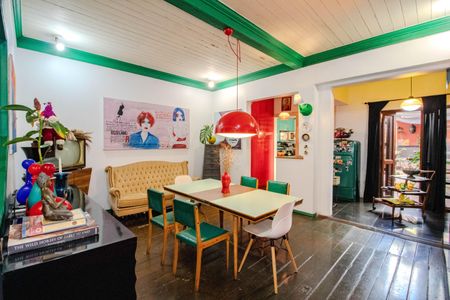 Casa à venda com 199m², 3 quartos e sem vaga Casa à venda com 199m², 3 quartos e sem vagaSala