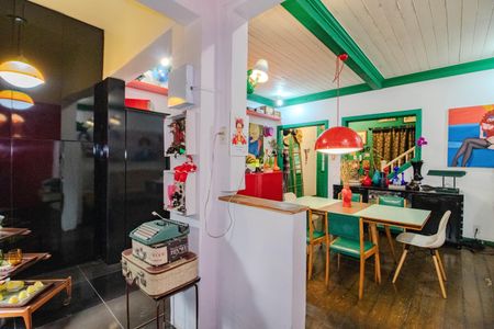 Casa à venda com 199m², 3 quartos e sem vaga Casa à venda com 199m², 3 quartos e sem vagaSala