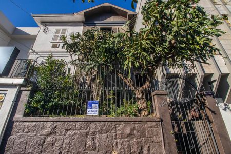 Casa à venda com 199m², 3 quartos e sem vaga Casa à venda com 199m², 3 quartos e sem vagaFachada