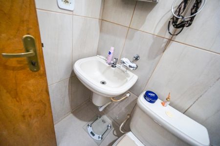 Casa à venda com 100m², 2 quartos e 2 vagas Casa à venda com 100m², 2 quartos e 2 vagasBanheiro da suíte 02