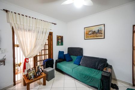 Casa à venda com 100m², 2 quartos e 2 vagas Casa à venda com 100m², 2 quartos e 2 vagasSala