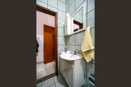 Casa à venda com 100m², 2 quartos e 2 vagas Casa à venda com 100m², 2 quartos e 2 vagasBanheiro da suíte 01