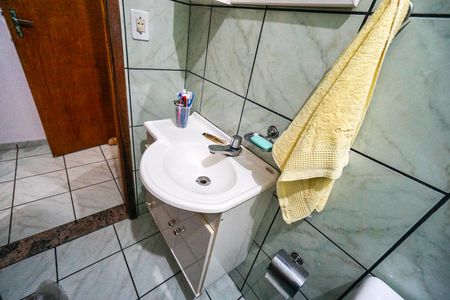 Casa à venda com 100m², 2 quartos e 2 vagas Casa à venda com 100m², 2 quartos e 2 vagasBanheiro da suíte 01