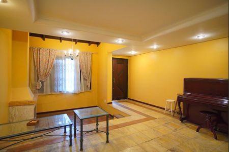 Casa à venda com 200m², 3 quartos e 3 vagasSala