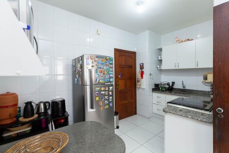 Apartamento à venda com 124m², 4 quartos e 2 vagas Apartamento à venda com 124m², 4 quartos e 2 vagasCozinha