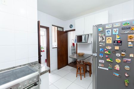Apartamento à venda com 124m², 4 quartos e 2 vagas Apartamento à venda com 124m², 4 quartos e 2 vagasCozinha