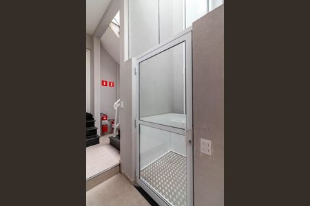 Casa de condomínio à venda com 65m², 2 quartos e 1 vagaElevador