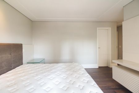 Apartamento à venda com 242m², 3 quartos e 4 vagas Apartamento à venda com 242m², 3 quartos e 4 vagasSuíte 1