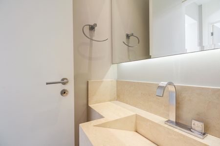 Apartamento à venda com 242m², 3 quartos e 4 vagas Apartamento à venda com 242m², 3 quartos e 4 vagasLavabo