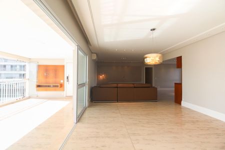 Apartamento à venda com 242m², 3 quartos e 4 vagas Apartamento à venda com 242m², 3 quartos e 4 vagasSala