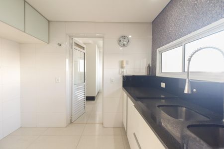 Apartamento à venda com 242m², 3 quartos e 4 vagas Apartamento à venda com 242m², 3 quartos e 4 vagasCozinha