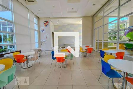 Apartamento à venda com 242m², 3 quartos e 4 vagas Apartamento à venda com 242m², 3 quartos e 4 vagasCondomínio - Salão de Festas Infantil