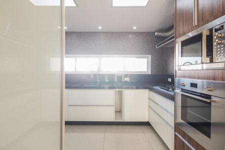 Apartamento à venda com 242m², 3 quartos e 4 vagas Apartamento à venda com 242m², 3 quartos e 4 vagasCozinha