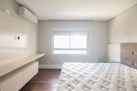 Apartamento à venda com 242m², 3 quartos e 4 vagas Apartamento à venda com 242m², 3 quartos e 4 vagasSuíte 1