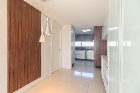 Apartamento à venda com 242m², 3 quartos e 4 vagas Apartamento à venda com 242m², 3 quartos e 4 vagasCozinha