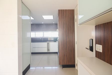 Apartamento à venda com 242m², 3 quartos e 4 vagas Apartamento à venda com 242m², 3 quartos e 4 vagasCozinha