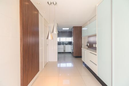Apartamento à venda com 242m², 3 quartos e 4 vagas Apartamento à venda com 242m², 3 quartos e 4 vagasCozinha