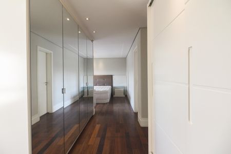 Apartamento à venda com 242m², 3 quartos e 4 vagas Apartamento à venda com 242m², 3 quartos e 4 vagasSuíte 1