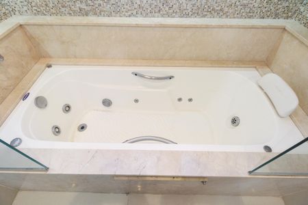 Apartamento à venda com 242m², 3 quartos e 4 vagas Apartamento à venda com 242m², 3 quartos e 4 vagasSuíte 1 - Banheiro 1