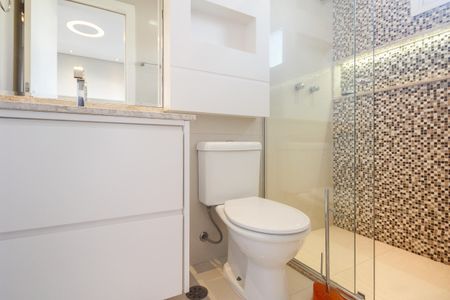 Apartamento à venda com 242m², 3 quartos e 4 vagas Apartamento à venda com 242m², 3 quartos e 4 vagasSuíte 3 - Banheiro