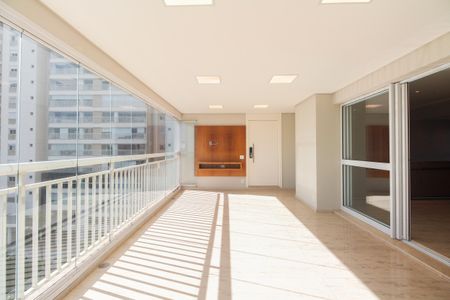 Apartamento à venda com 242m², 3 quartos e 4 vagas Apartamento à venda com 242m², 3 quartos e 4 vagasVaranda Gourmet