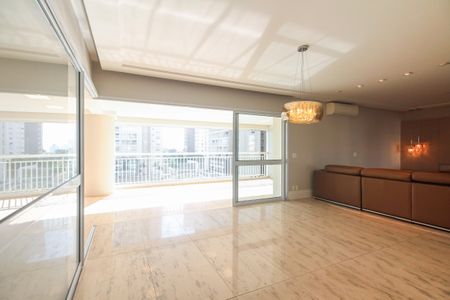 Apartamento à venda com 242m², 3 quartos e 4 vagas Apartamento à venda com 242m², 3 quartos e 4 vagasSala