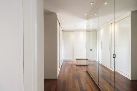 Apartamento à venda com 242m², 3 quartos e 4 vagas Apartamento à venda com 242m², 3 quartos e 4 vagasSuíte 1