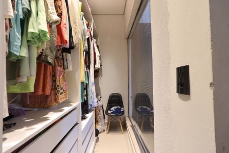 Casa de condomínio para alugar com 197m², 3 quartos e 3 vagasCloset da suíte 3