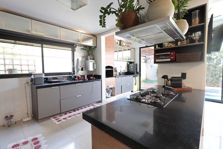 Casa de condomínio para alugar com 197m², 3 quartos e 3 vagasCozinha 