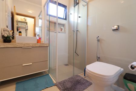 Casa de condomínio para alugar com 197m², 3 quartos e 3 vagasBanheiro da Suíte 2