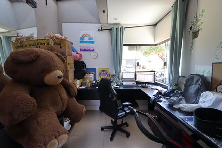 Casa de condomínio para alugar com 197m², 3 quartos e 3 vagasEscritório