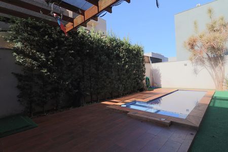 Casa de condomínio para alugar com 197m², 3 quartos e 3 vagasÁrea comum - Piscina