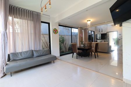 Casa de condomínio para alugar com 197m², 3 quartos e 3 vagasSala
